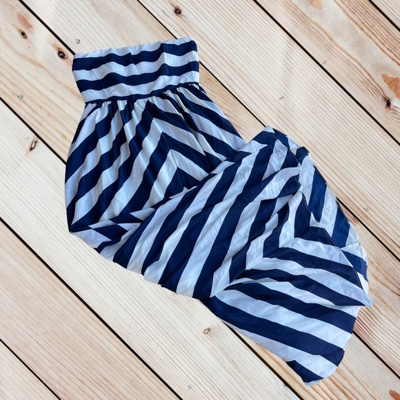 Lulu’s M “dreamboat come true” navy striped strapless maxi dress - Picture 2 of 8